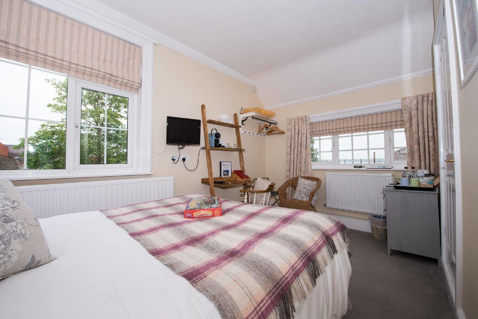 The Maples Bed & Breakfast Hythe  Eksteriør bilde